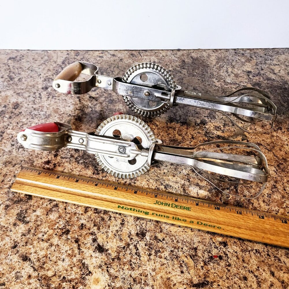 Pair Of Vintage 1930s Hand Blenders, Wood Handles Egg Beaters, Mastermix Canada - Picture 5 of 10